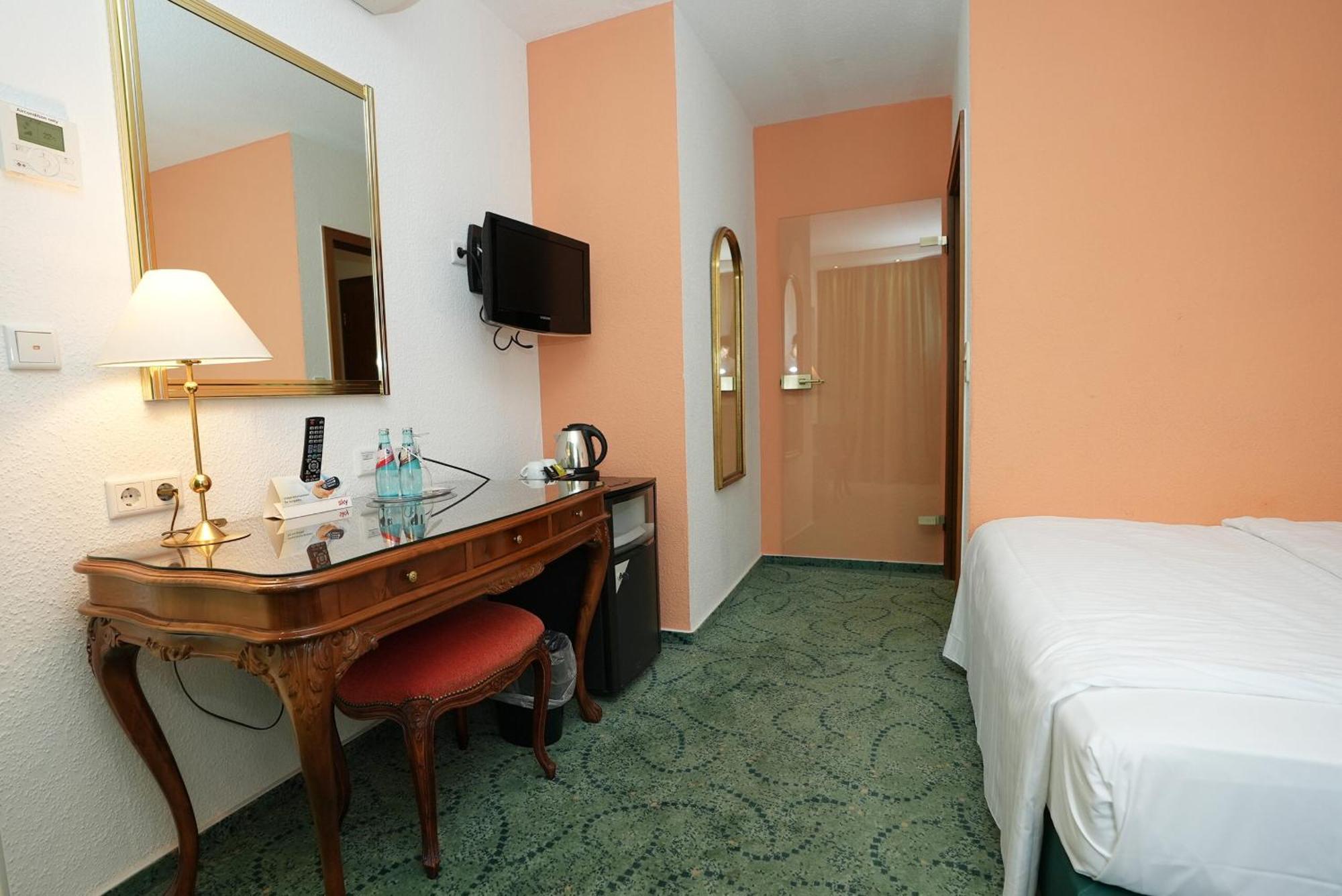 Hotel Palmenhof Frankfurt am Main Exterior photo